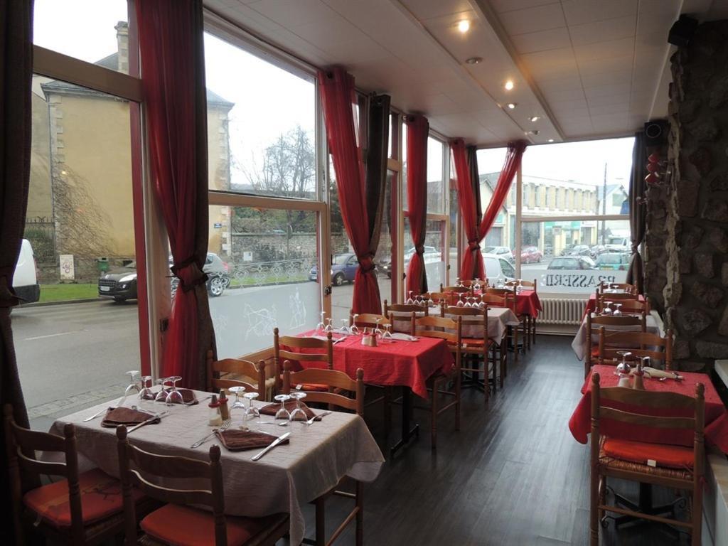Hotel Le Hussard アランソン エクステリア 写真