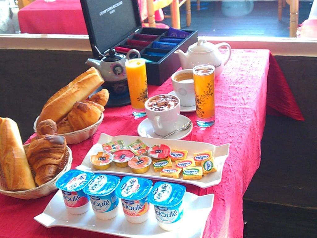 Hotel Le Hussard アランソン 部屋 写真