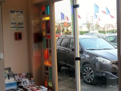 Hotel Le Hussard アランソン エクステリア 写真